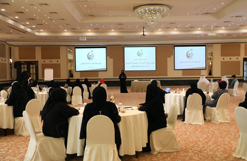 جلسة عصف ذهني في جمعية أم المؤمنين بعجمان