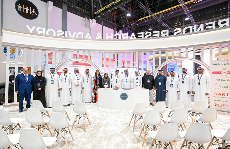 تريندز يوقع اتفاقيتي شراكة مع إذاعة رأس الخيمة ومجموعة الظفرة الإعلامية