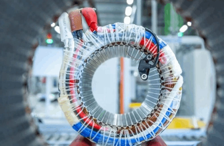 أول محرك كهربائي خالٍ تماماً من المعادن