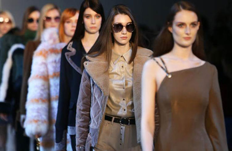    عروض أزياء غير افتراضية في نيويورك