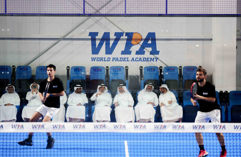 عبدالله بن سالم القاسمي يزور مبنى الأكاديمية العالمية للبادل في الشارقة