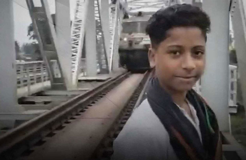 يصور اللحظة الأخيرة تحت عجلات القطار!