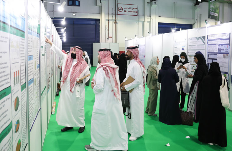 1300 شركة عالمية تستعرض منتجاتها الصيدلانية في دوفات 202 