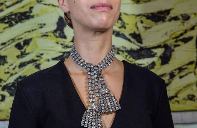 قلادة من 500 ماسة تُباع لقاء 4,8 ملايين دولار