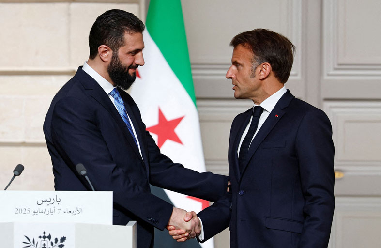 ماكرون يدعو لرفع تدريجي للعقوبات عن سوريا
