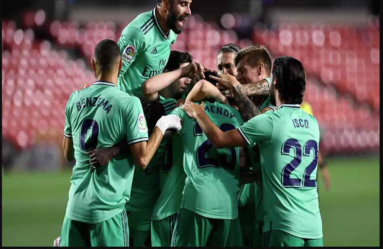 الريال على بعد فوز من إزاحة برشلونة عن العرش 