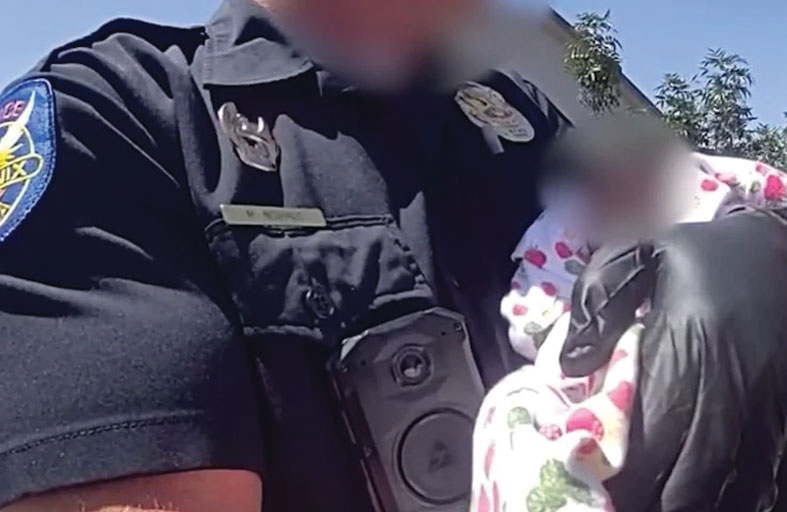 رضيع ينجو بعد أيام وحيداً بجوار جثة والدته