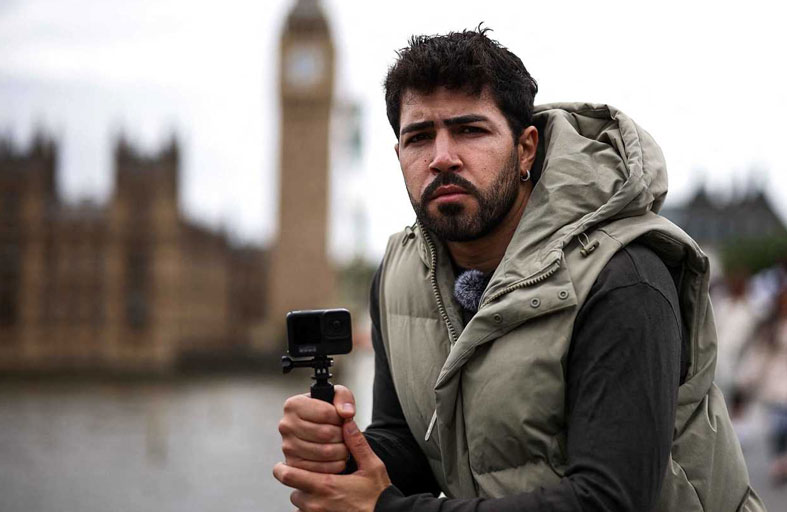 بكاميرا وطلاء أحمر.. ما قصة «صياد النشالين» في لندن؟