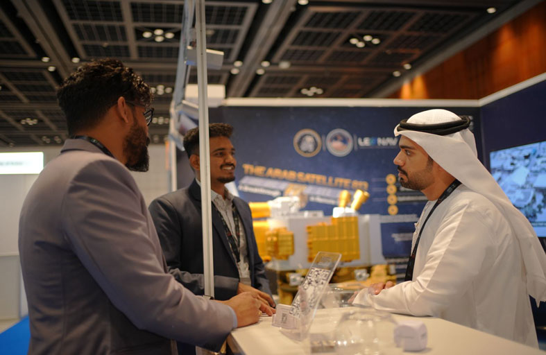 مشاركة فعّالة للمركز الوطني لعلوم وتكنولوجيا الفضاء بجامعة الإمارات في معرض الأسبوع الجيومكاني