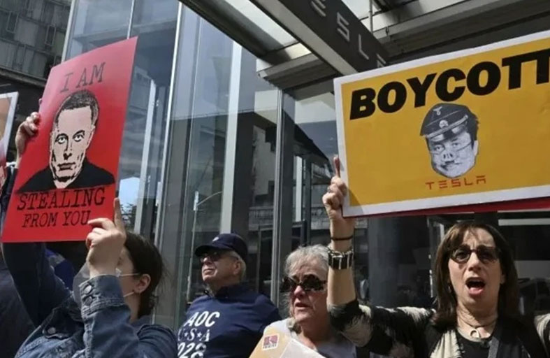 «يجب أن يسقط».. دعوات لاحتجاجات كبرى في ذكرى ميلاد ماسك