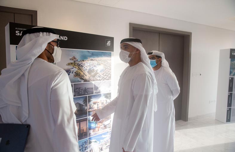 خالد بن محمد بن زايد يزور المجتمعات السكنية التابعة للدار العقارية في جزيرة ياس