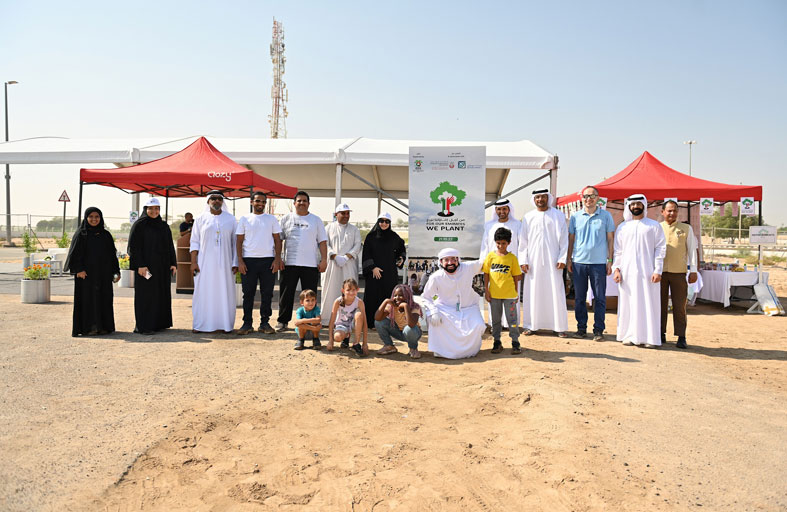بلدية مدينة أبوظبي تعزز المظهر الجمالي لمداخل ومخارج أبوظبي عند منطقة غنتوت بزراعة 700 شجرة غاف