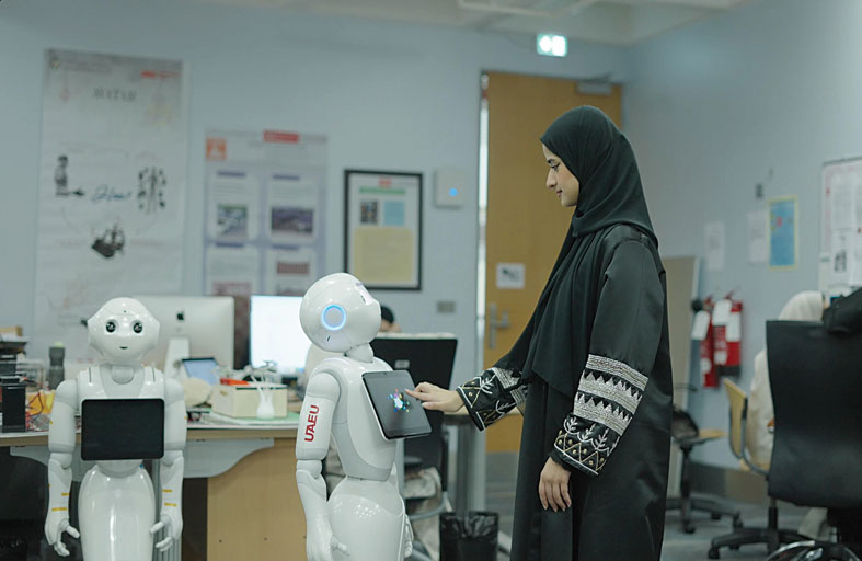 فريق بحثي من جامعة الإمارات يحصل على براءة اختراع لتطوير روبوتات ذكية لصيانة الأنابيب تحت الأرض