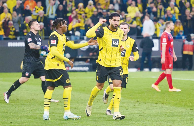 دورتموند يجدد دماءه داخل الملعب وخارجه 