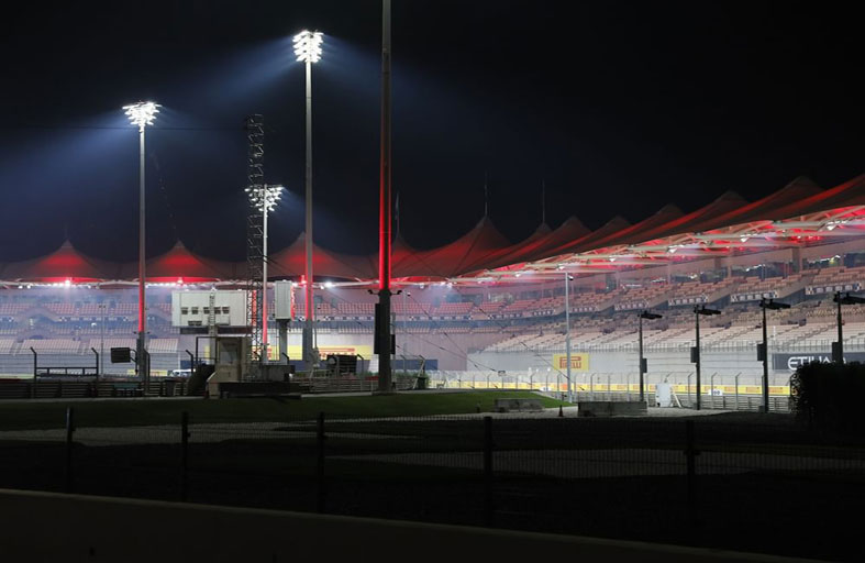 حلبة ياس تخفض انبعاثاتها الكربونية بتقنية LED الجديدة للإضاءة