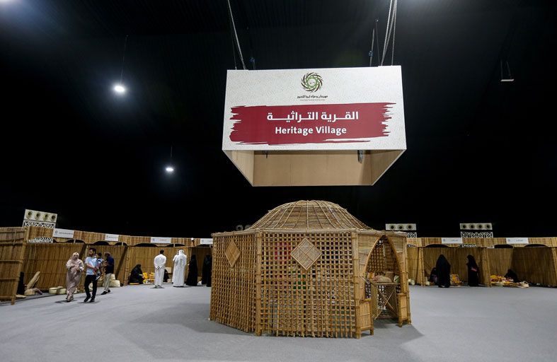 القرية التراثية في ليوا للتمور.. صورة حية للصناعات المرتبطة بالنخلة 