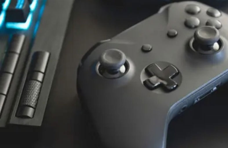 أصغر لعبة فيديو في العالم تطلق رصاصات لا تُرى بالعين المجردة!