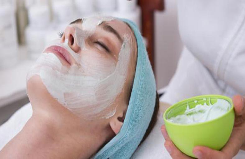 فوائد النشاء مع الزبادي للوجه