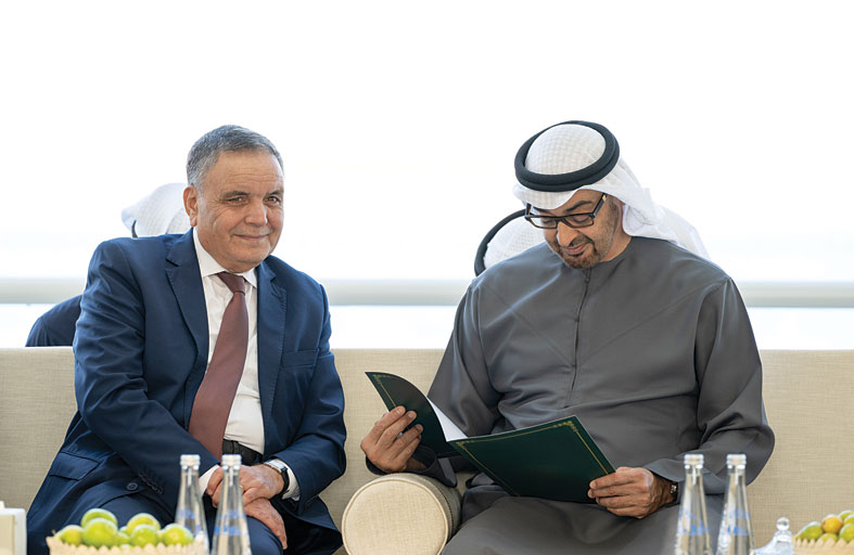 رئيس الدولة يتسلم رسالة خطية من الرئيس الجزائري خلال استقباله المبعوث الخاص  