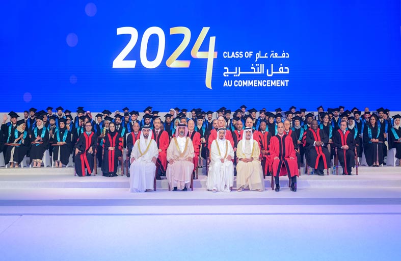حميد بن راشد يشهد حفل تخريج الفوج الـ2 من دفعة عام 2024 من طلبة جامعة عجمان 