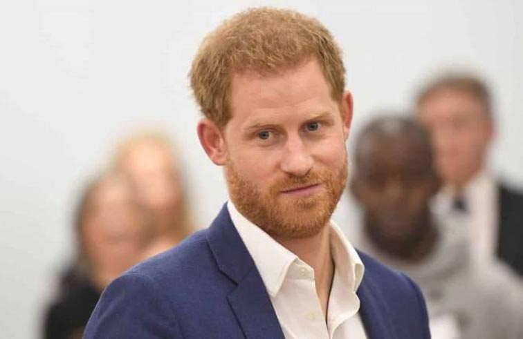 الأمير هاري يتهم زوجة أبيه بتسريب معلومات خطيرة
