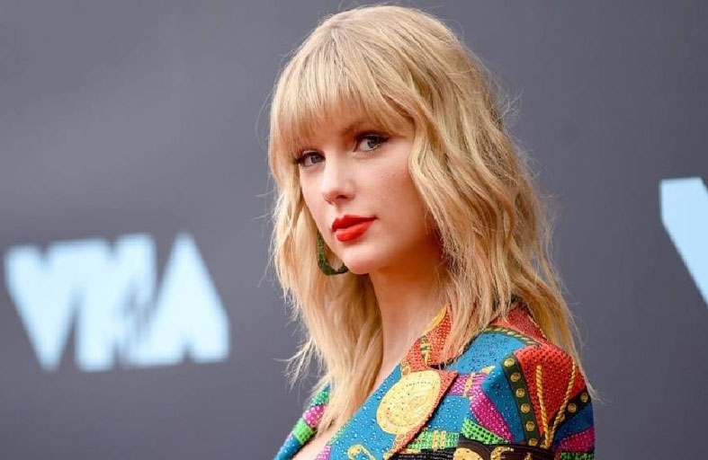 تايلور سويفت تعاود الغناء على المسرح 