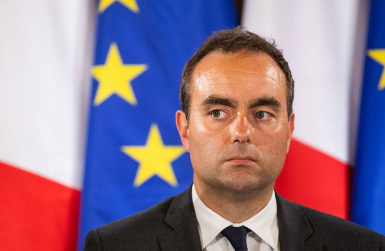  فرنسا تبدي استعدادها لتزويد أوكرانيا المزيد من مدافع قيصر 