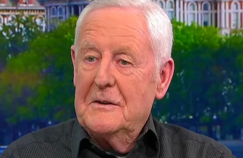 أرمل يتحول إلى كاتب للتغلب على حزنه 