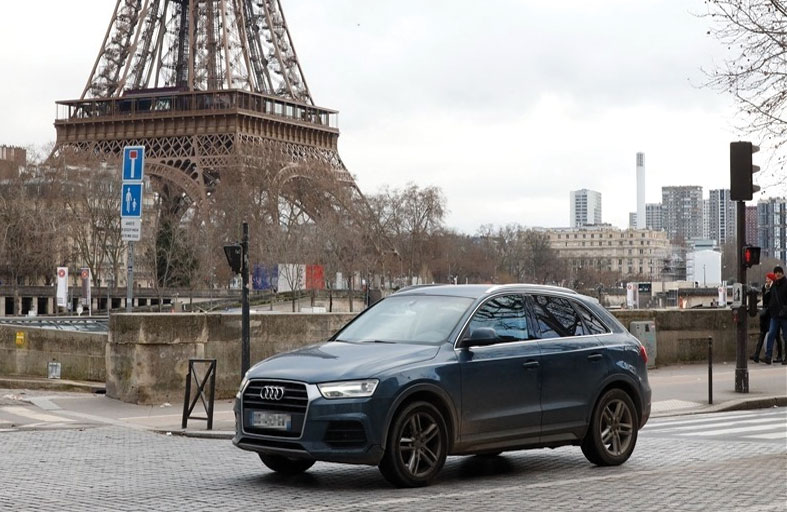 سكان باريس يؤيدون رفع تعرفة ركن السيارات الكبيرة 3 مرات