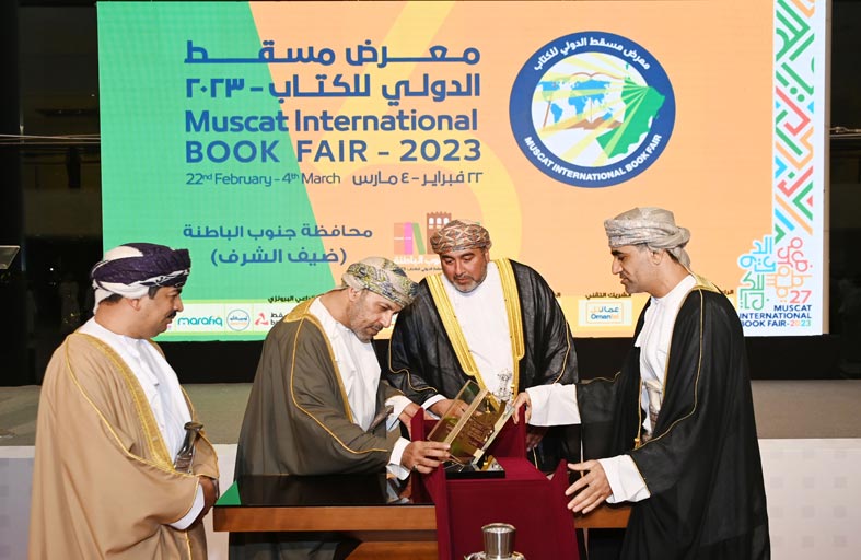 65 مشاركا وعارضا من الدولة في معرض مسقط للكتاب