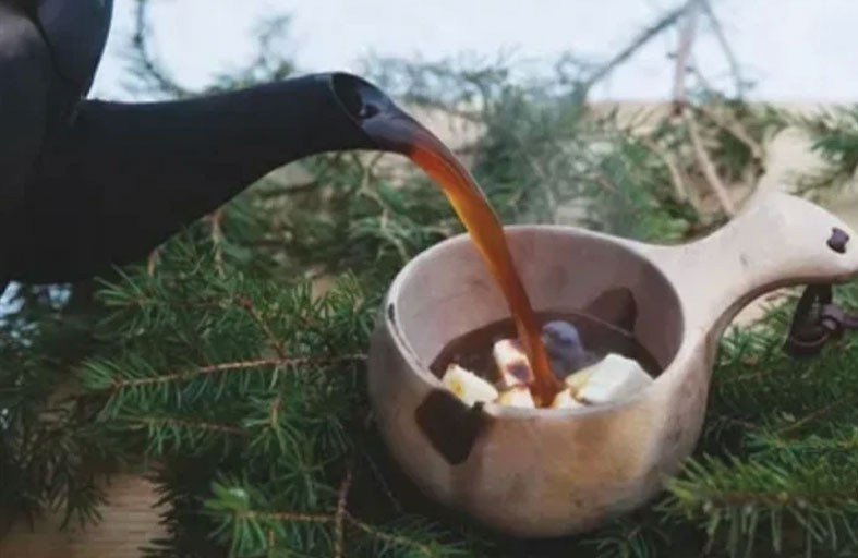 مشروب يجمع دفء القهوة وملوحة الجبن في كوب واحد