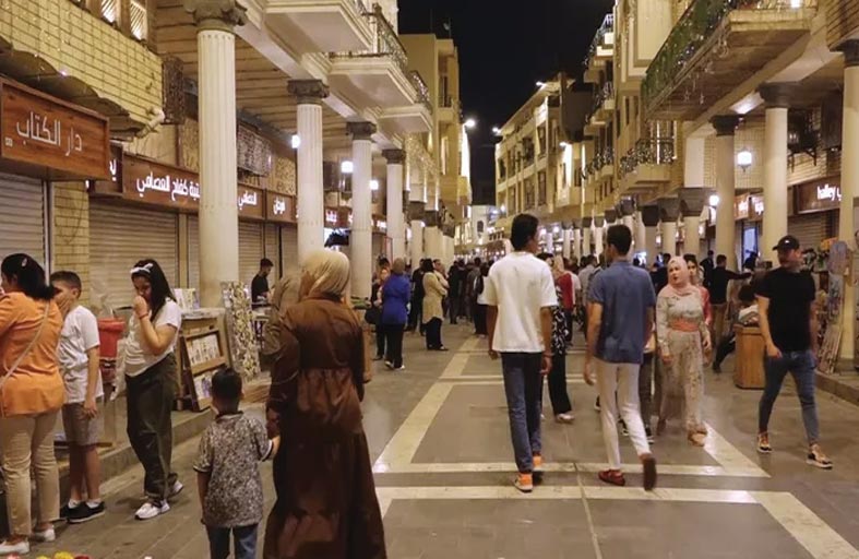 شارع المتنبي متنفس العراقيين في أمسياتهم