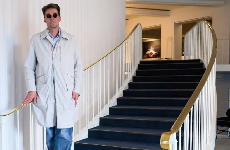 توقيف مدير الباليه في هانوفر لاستخدامه فضلات كلب