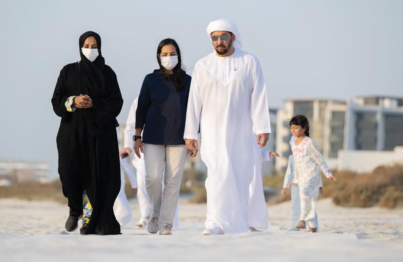 هيئة البيئة أبوظبي تنقذ وتطلق مجموعة من السلاحف البحرية بعد إعادة تأهيلها