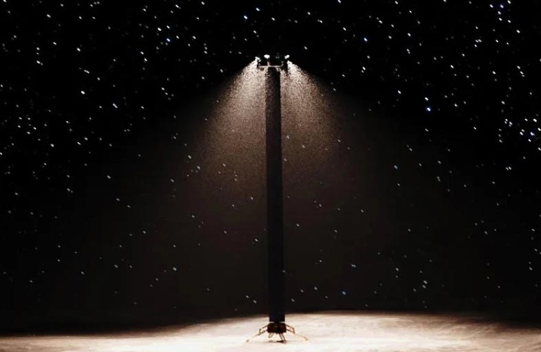 بناء أول خط «إنارة شارع»على القمر