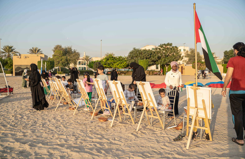 بلدية مدينة أبوظبي تنظم فعالية أجمل شتاء في العالم على شاطئ البطين
