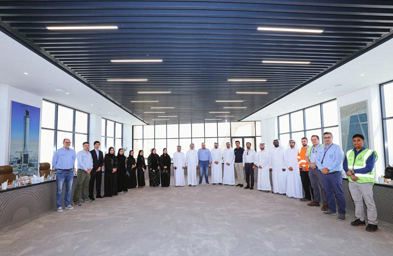 سعيد الطاير يتفقد سير العمل في مجمع محمد بن راشد آل مكتوم للطاقة الشمسية