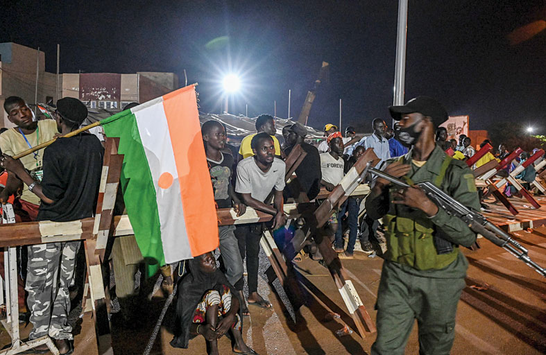 النيجر تتحدث عن استعدادات فرنسية للتدخل عسكريا