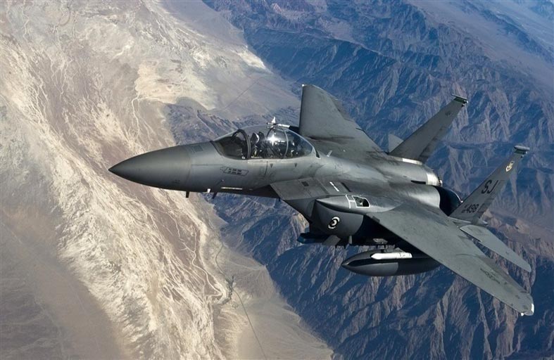 دراسة ترصد تغيرات عصبية في دماغ الطيار المقاتل