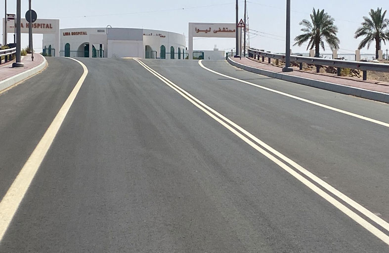 بلدية منطقة الظفرة تنجز أعمال تطوير وتأهيل طريق مستشفى مدينة ليوا