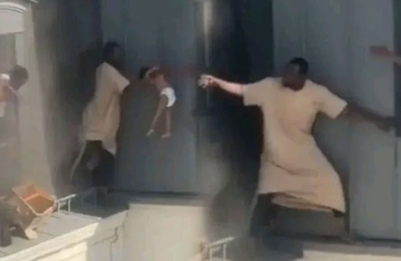 مهاجر يخاطر بحياته لإنقاذ أطفال من حريق في باريس