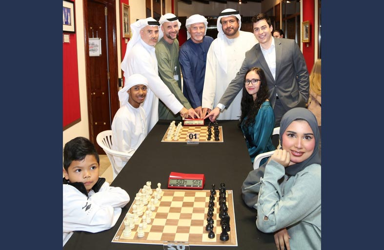 الأمريكي سكوت كيندي يفتتح مهرجان الحادي عشر من مارس للشطرنج  بمستشفى كند في العين