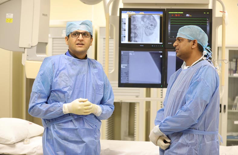 فريق طبي بالشارقة يستخرج 200 حصوة من كلى مريض عبر الظهر