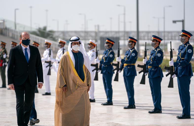 خليفة بن طحنون يستقبل وزير الدفاع القبرصي في واحة الكرامة