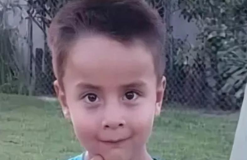 مطاردة دولية لصبي عمره 5 أعوام
