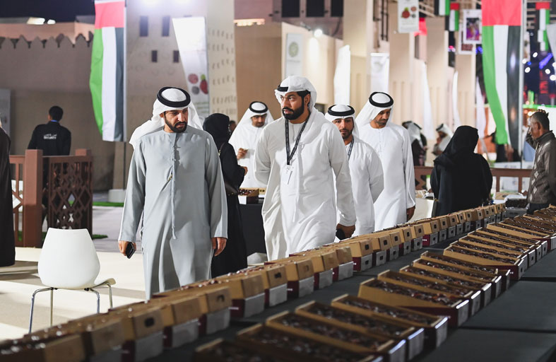 الوثبة للتمور .. منافسة قوية في مزاينة النخبة ومشاركة واسعة بالمزاد