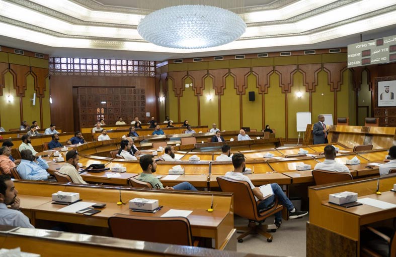 بلدية مدينة أبوظبي توعي العاملين في شركات البناء والإنشاء بمتطلبات السلامة والصحة المهنية