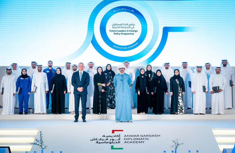 عبدالله بن زايد يشهد تخريج دفعة صُنّاع الغد 2024 من أكاديمية أنور قرقاش الدبلوماسية