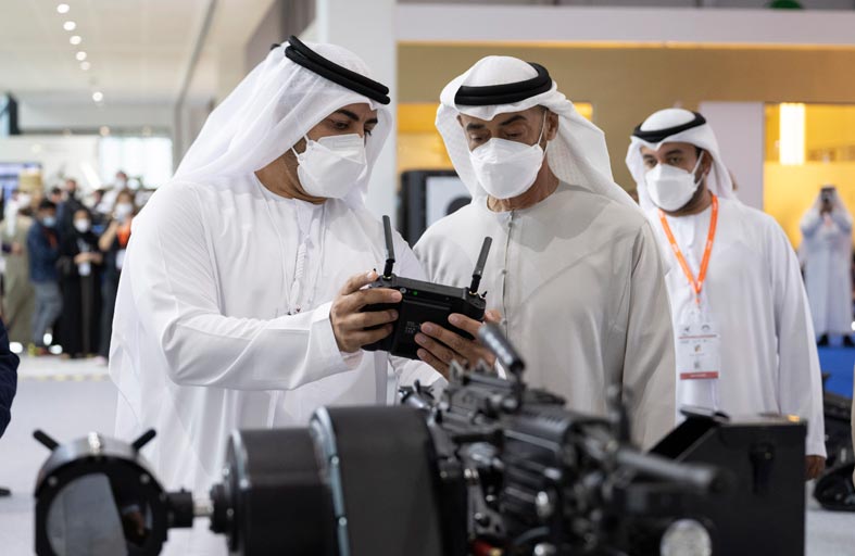 محمد بن زايد: الإمارات تهدف إلى تعزيز التعاون والشراكات لدعم القدرات الدفاعية ومواجهة التحديات المشتركة 