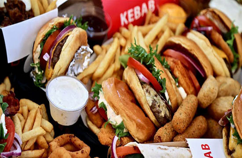 ماذا يحدث في جسمك عند تناول الوجبات السريعة؟!